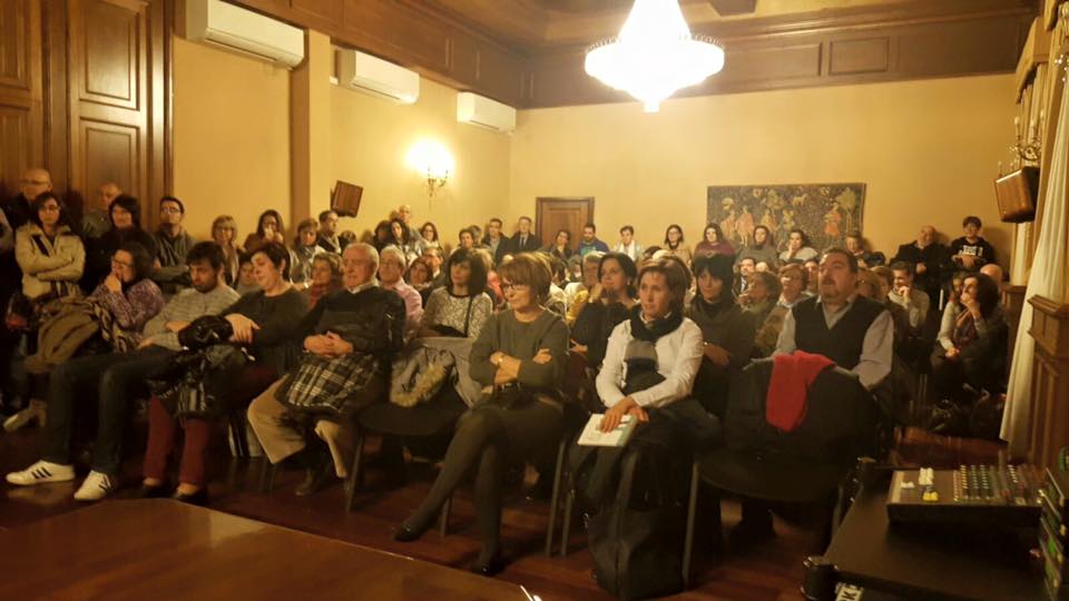 Foto asistentes en la presentación del libro